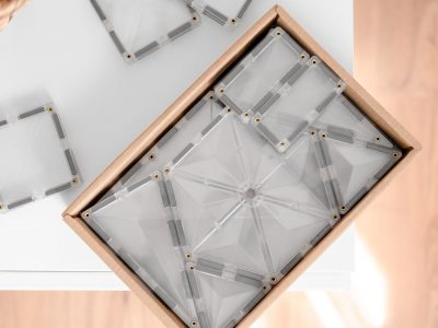 Glærir segulkubbar í kassa